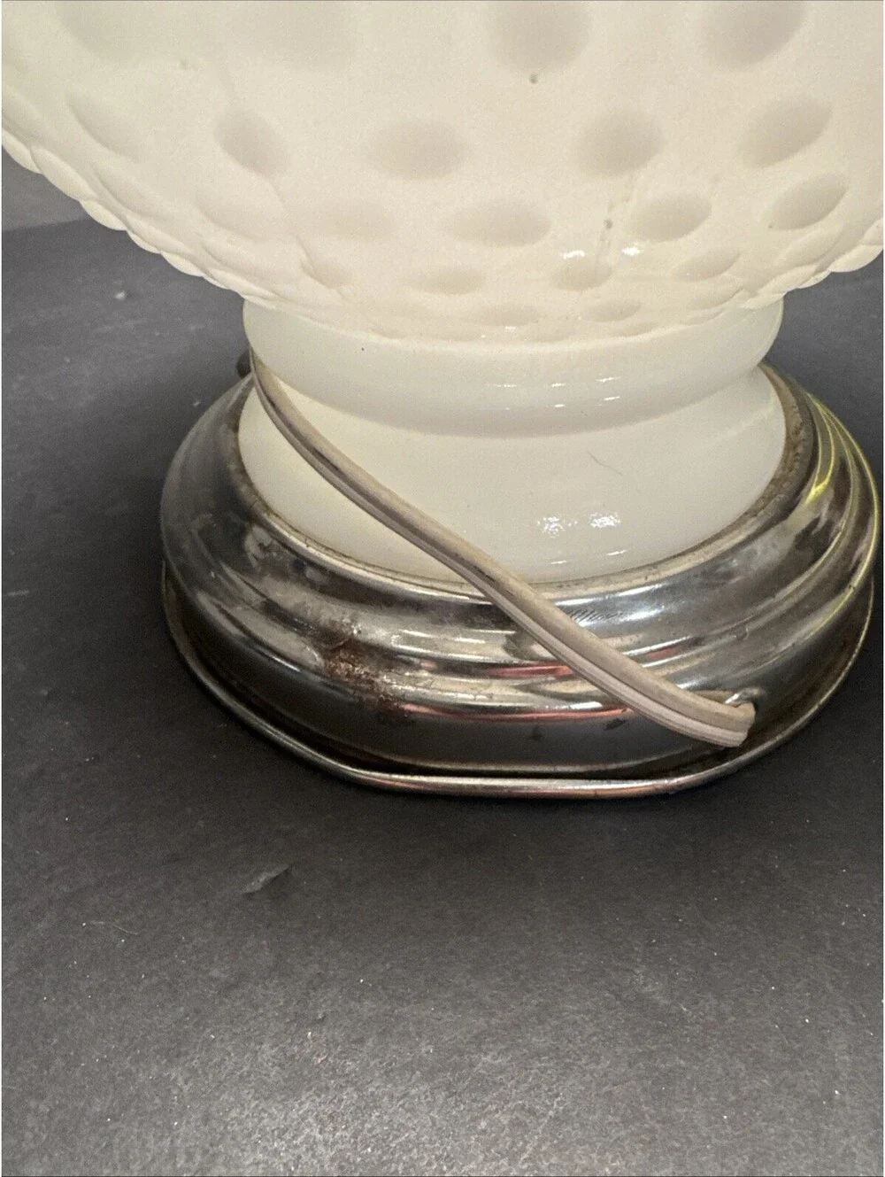 Vintage Hobnail White Milk Glass Electric Table Lamp 15” To Top Of Shade